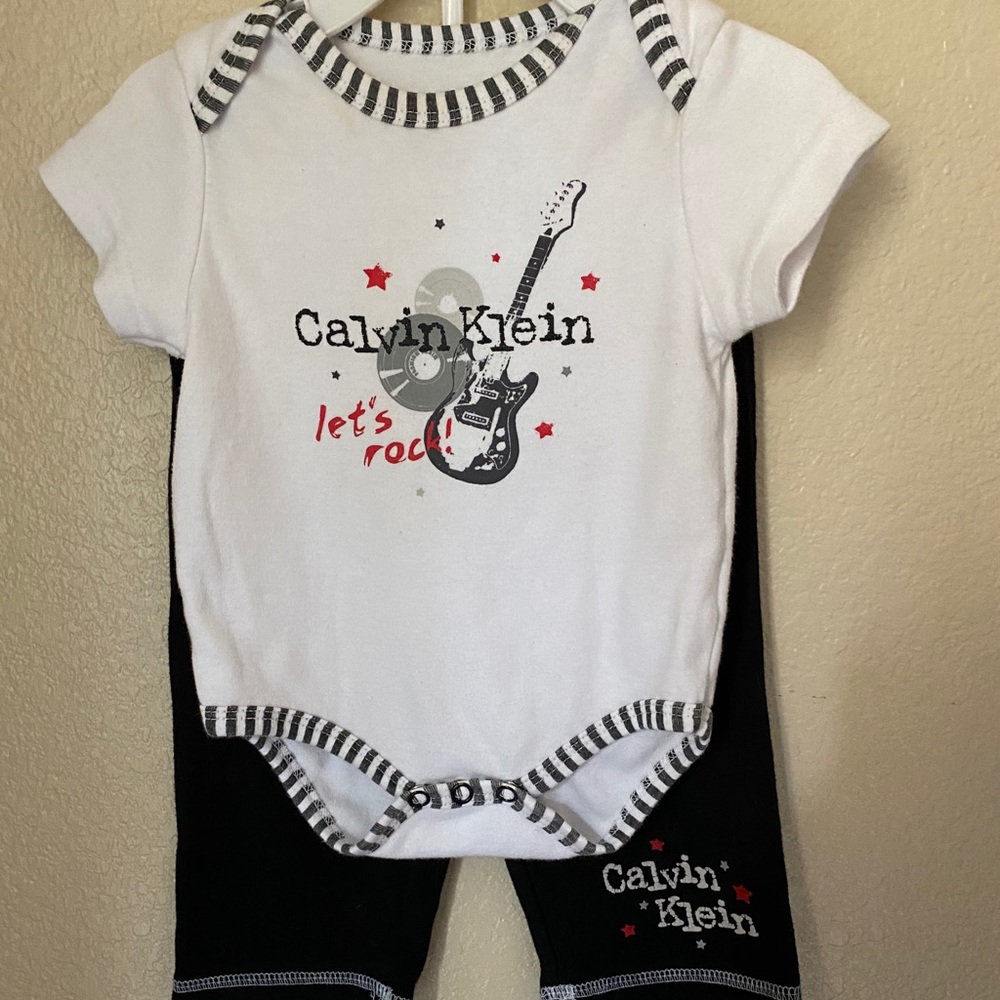 🌺 5/$25 3 to 6 month Calvin Klein set 🌺